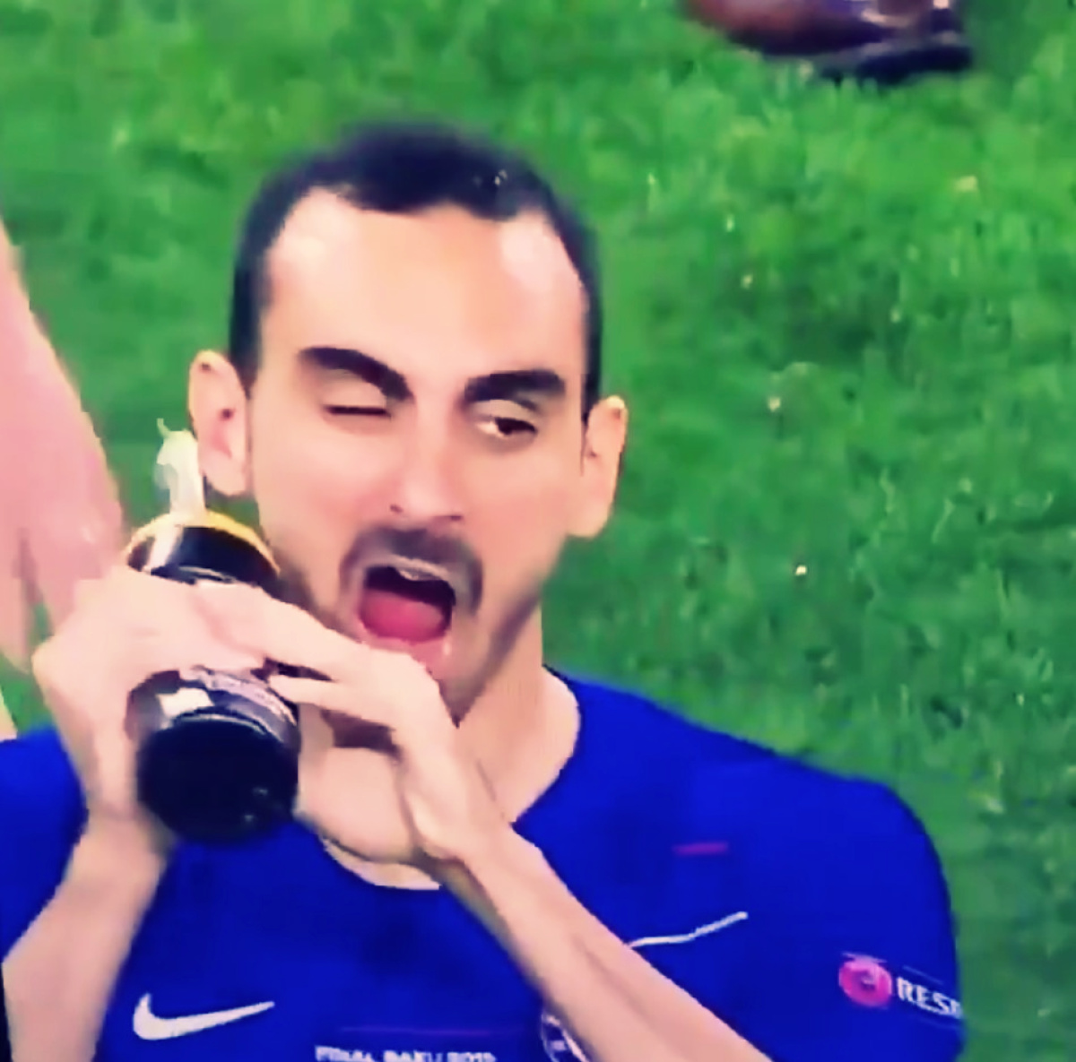 Zappacosta forgetting where his mouth is in one of the highlights of the Chelsea win last night