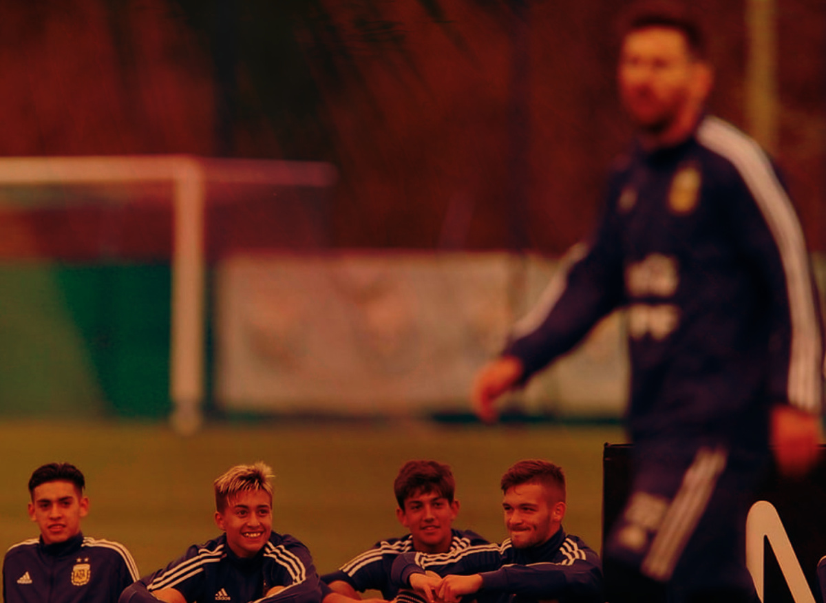 Video: Argentina U-17 squad completely fanboying over Lionel Messi in training