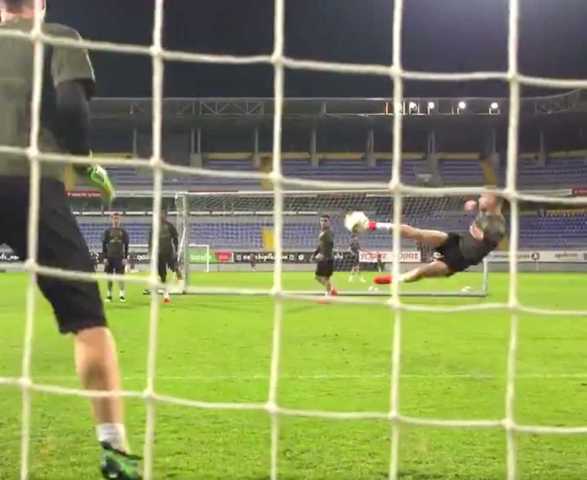 Video: Mustafi scores “outrageous” bicycle kick  goal in preparation for the Europa League Final