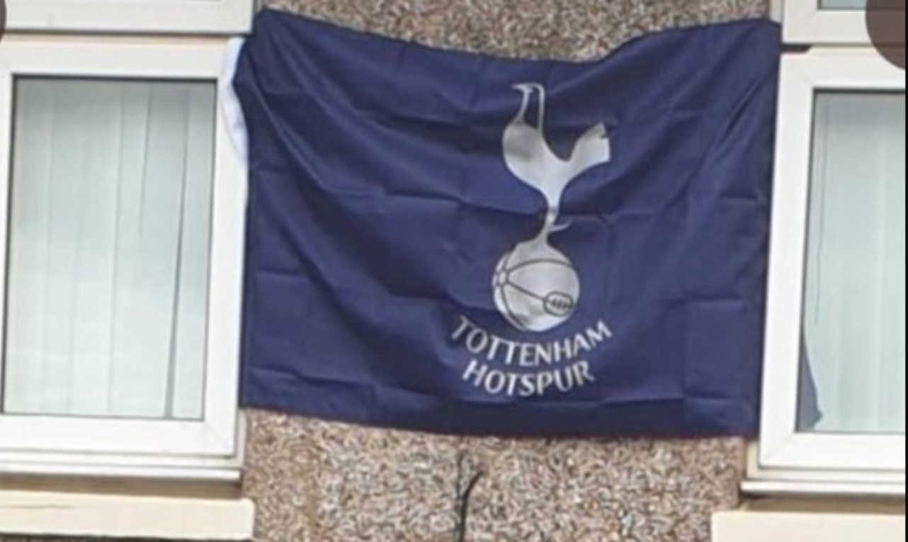 Photo – An Everton household proudly displaying Spurs flag in Liverpool before the final