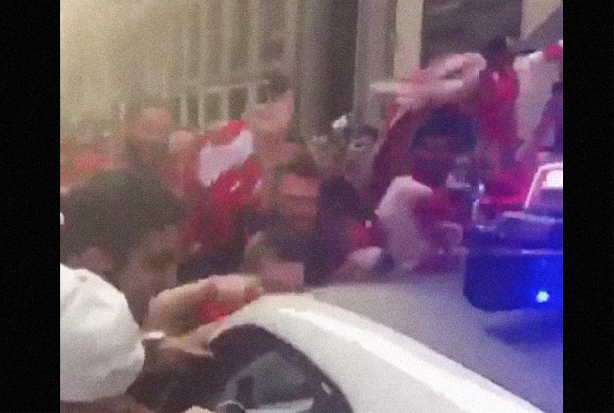 (Video) Liverpool fans mobbed a cop car in New York amid Champions League celebrations