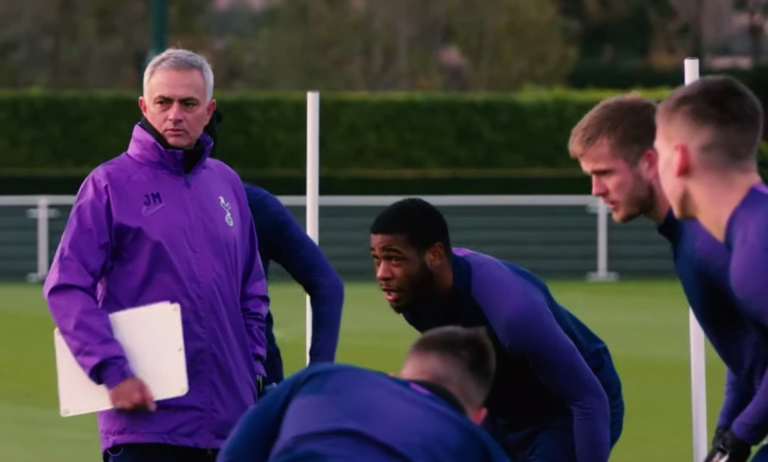 Photo – Jose Mourinho holds training session  for Tottenham players at a park amid global lockdown