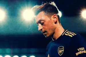 Revealed_ Mesut Ozil’s conduct from the bench during Brighton loss