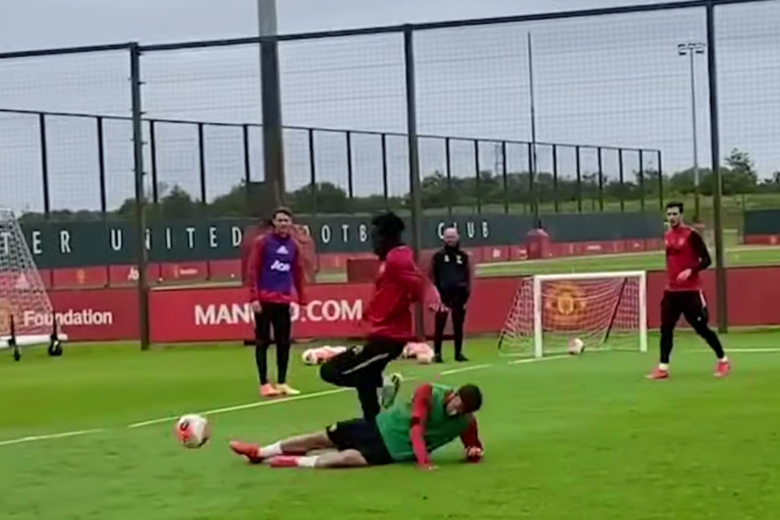 (Video) Bruno Fernandes giving Aaron Wan-Bissaka a taste of his own medicine in Man United training