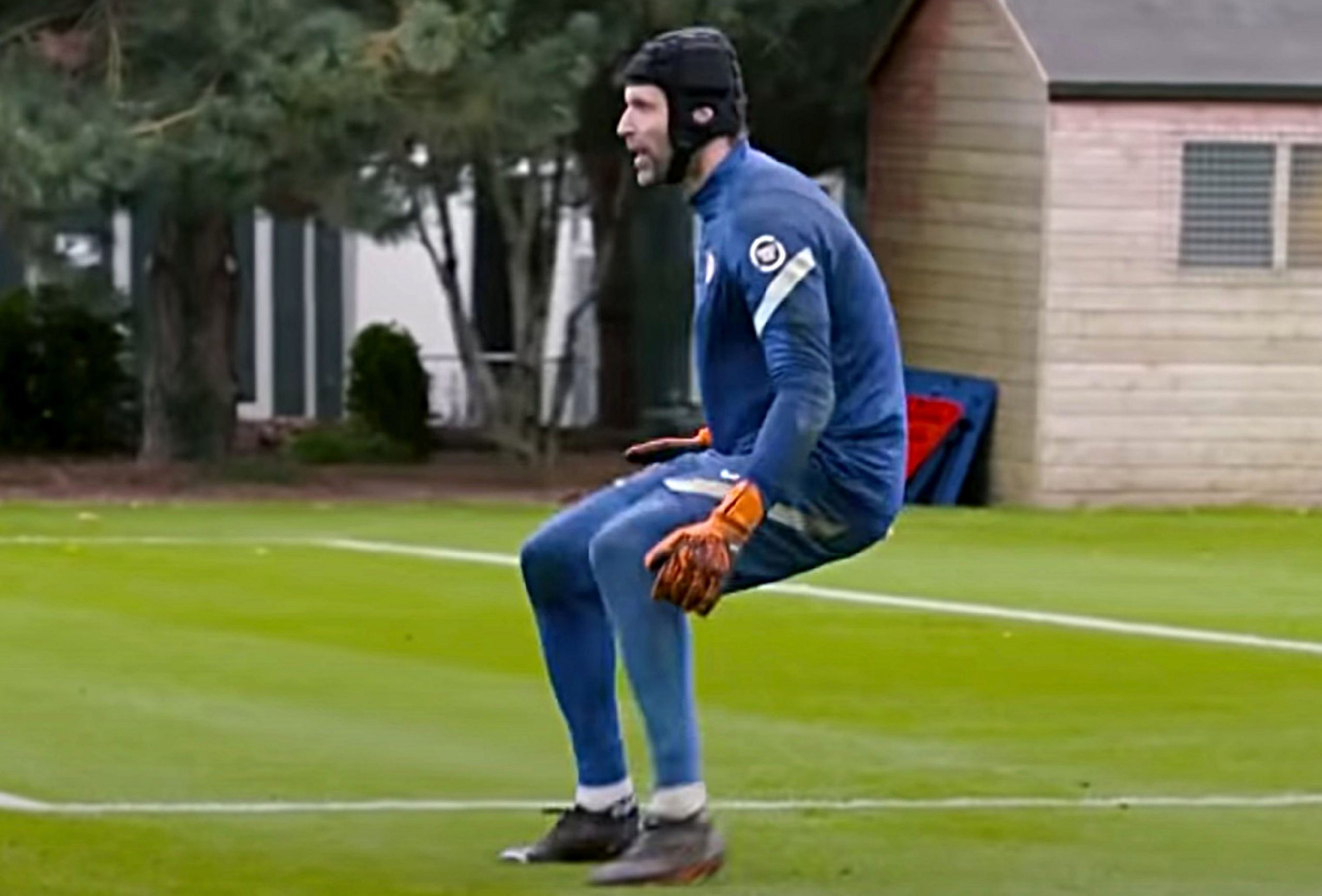 Footage of Petr Cech in training goes viral after Edouard Mendy injury