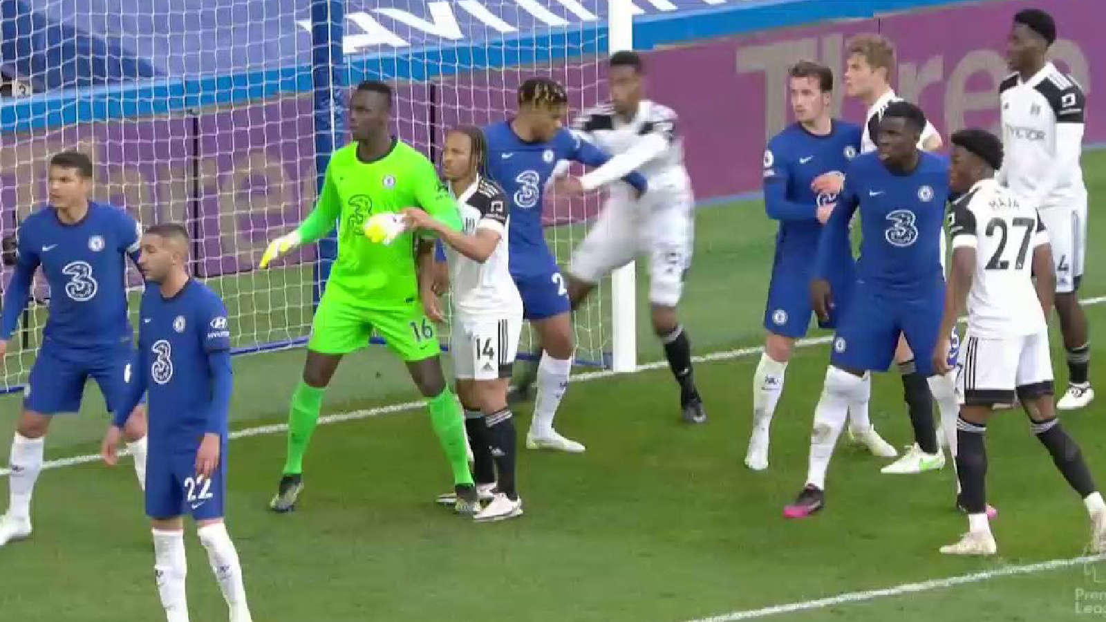 Video: Bobby Reid un-velcroing Edouard Mendy’s gloves to get under Chelsea goalkeeper’s skin