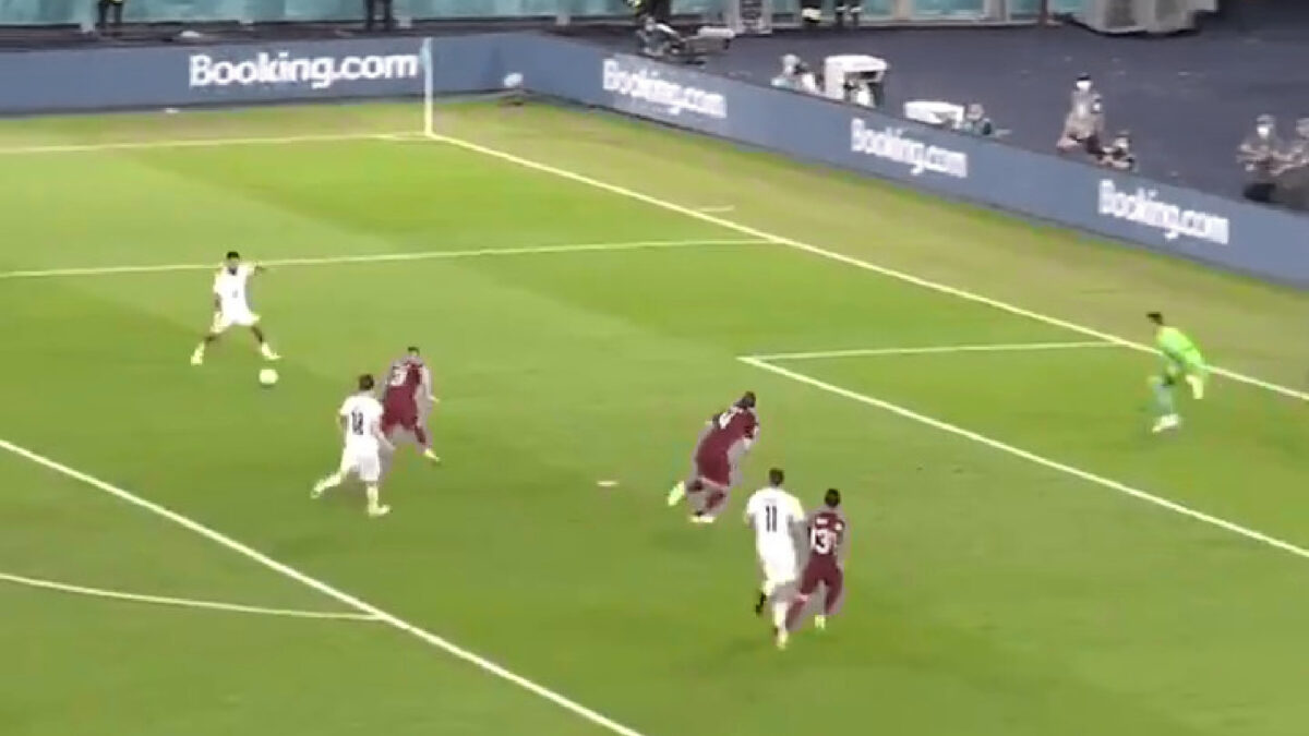 Video: Lorenzo Insigne curls typical far corner finish against Turkey