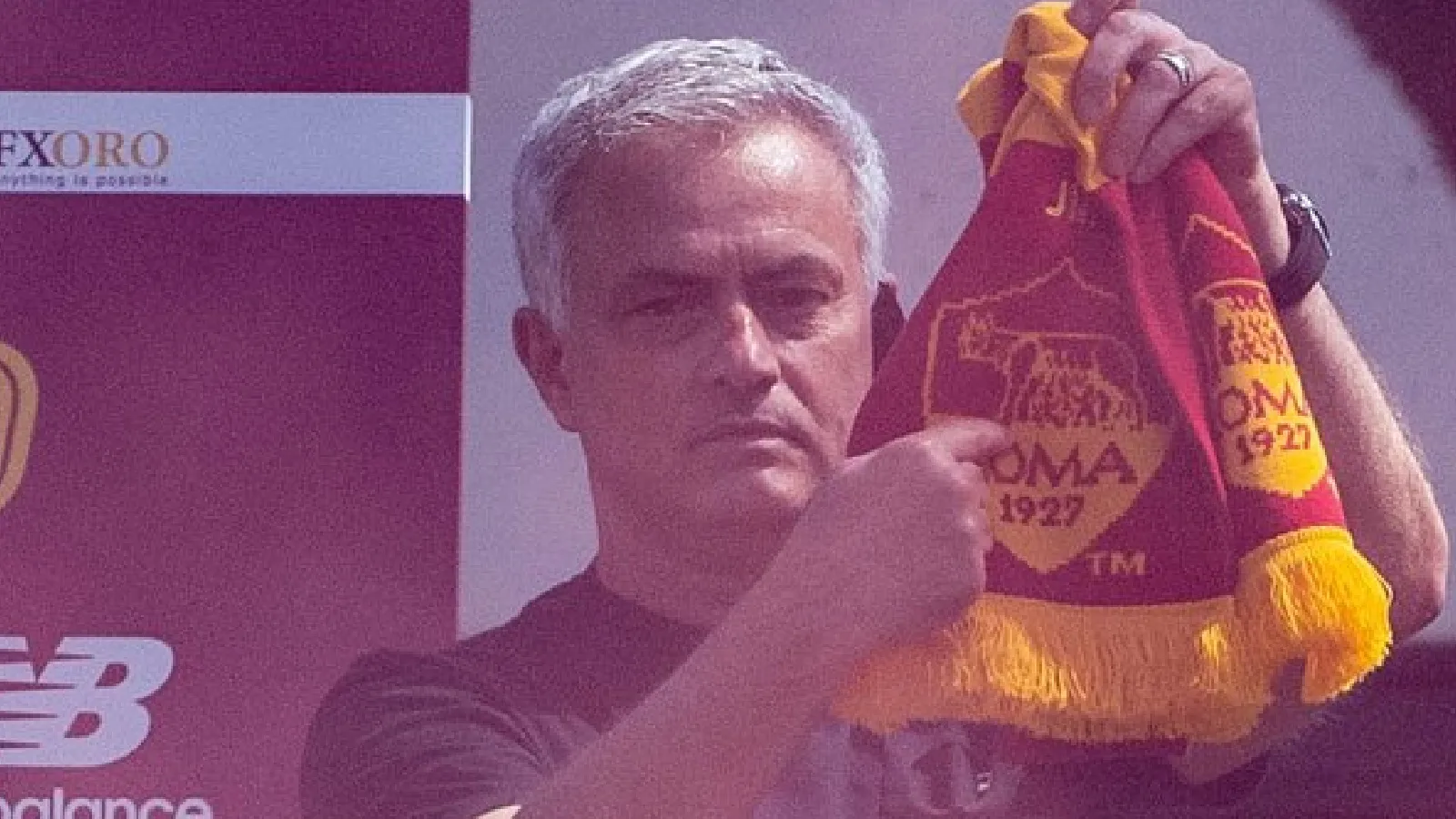 Jose Mourinho points at the AS Roma badge