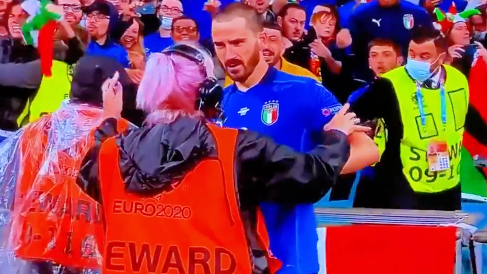 Wembley steward stops Leonardo Bonucci from getting on the pitch after confusing him for a Italy fan