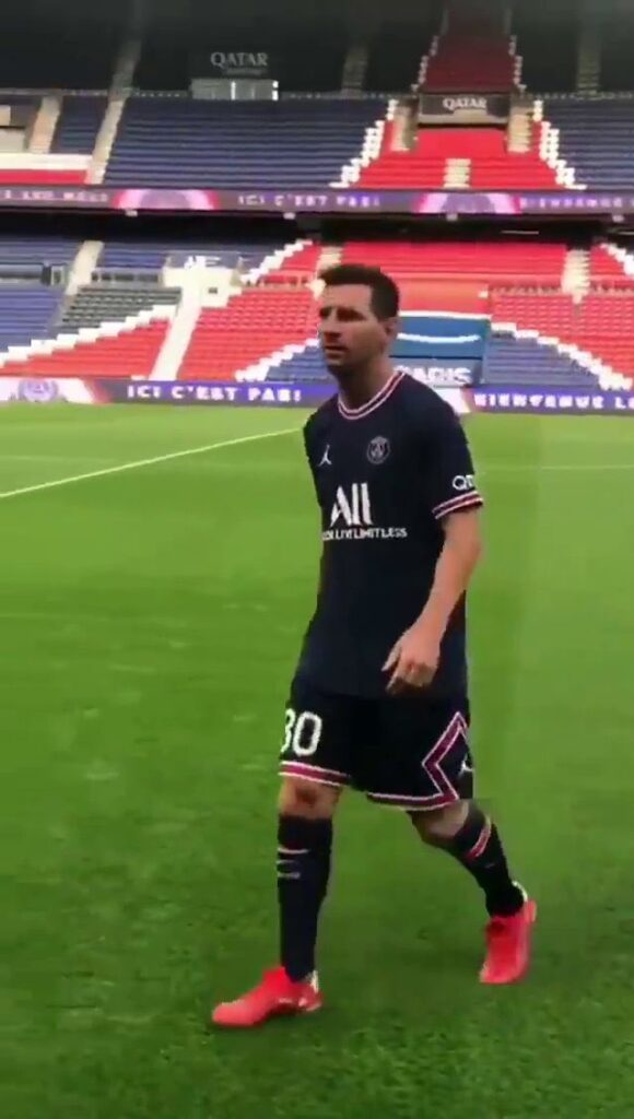 First photo of Lionel Messi in PSG kit after leaving Barcelona