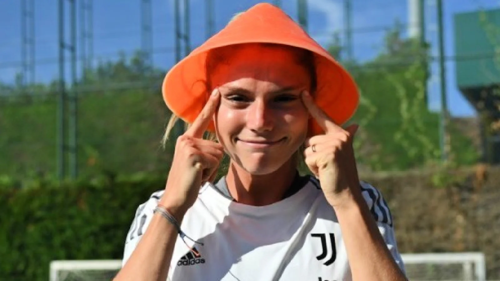 Juventus Women player Cecilia Salvai photographed makes a racist gesture mocking Asian people