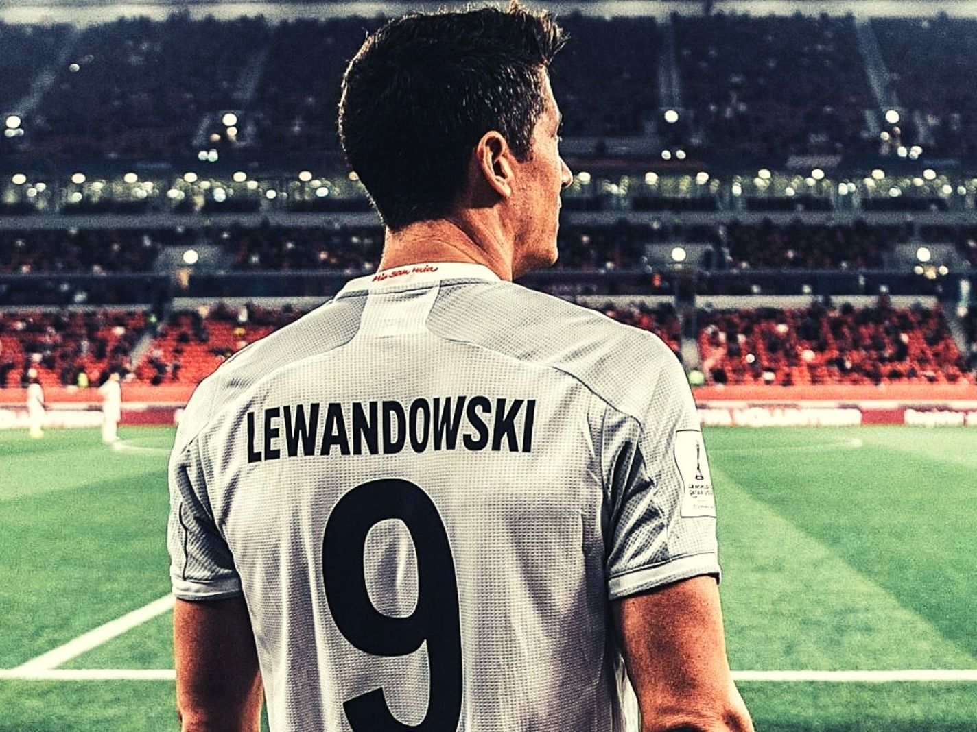 Robert Lewandowski nearly pulls off ‘assist of 2021’ with overhead pass manoeuvre