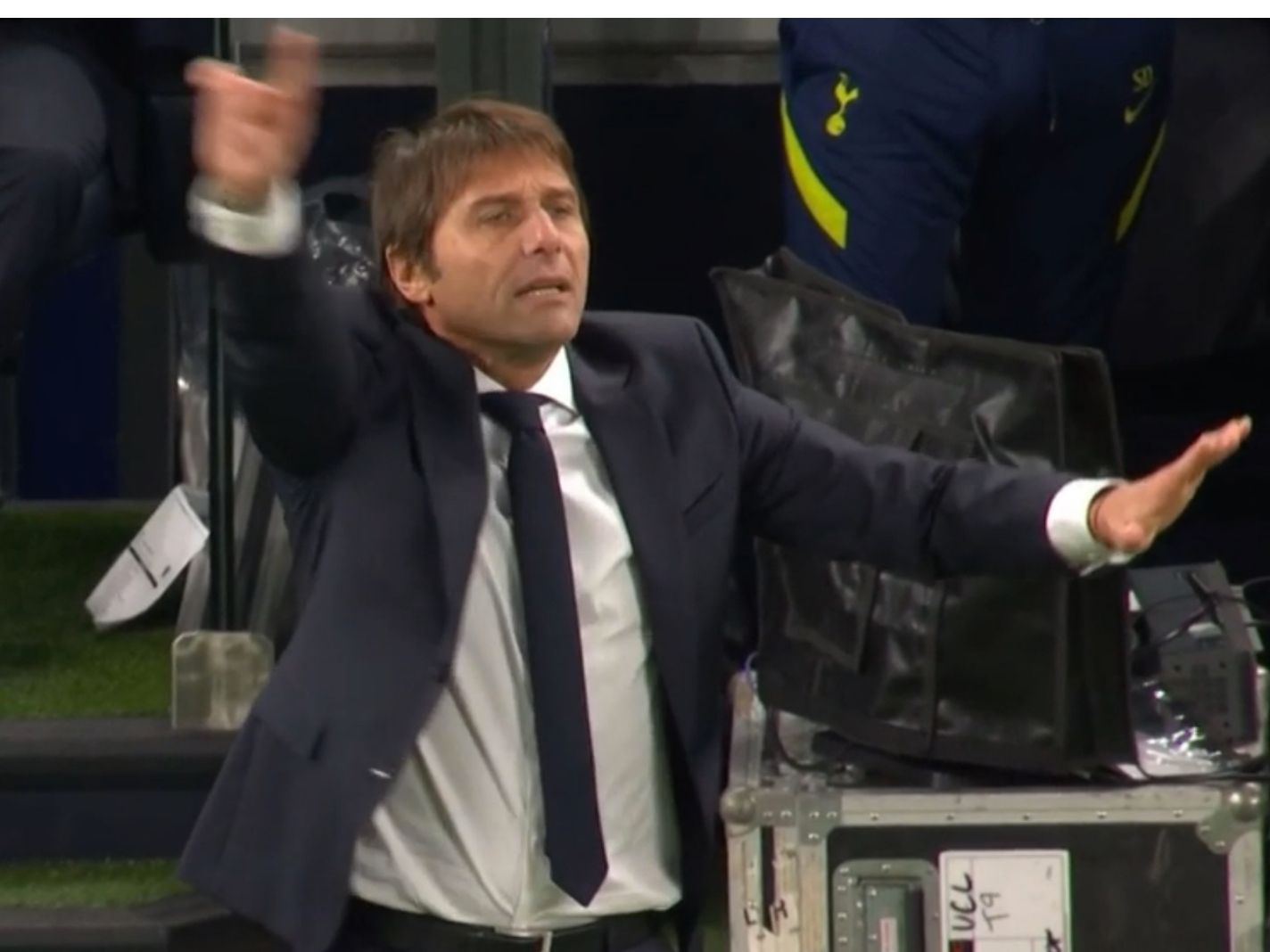 Spurs Twitter loved Antonio Conte asking defenders to not take the easy route of launching it up