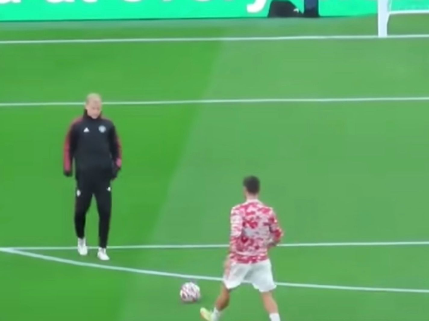 Donny van de Beek being used as coach to prep the starting XI