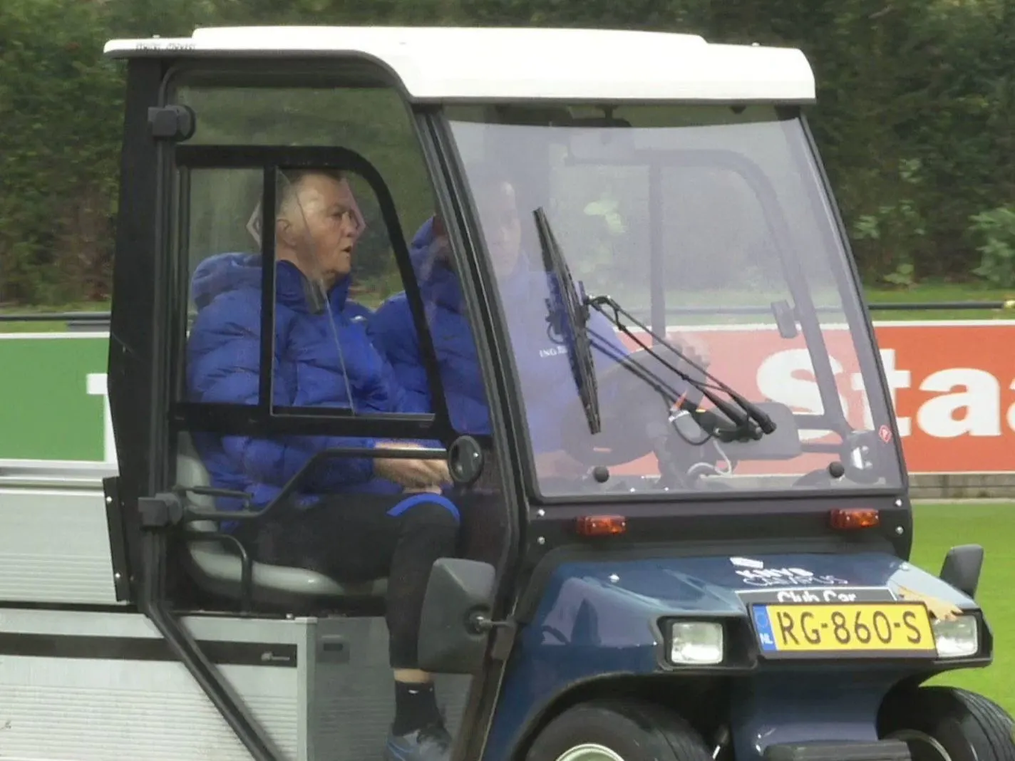Louis Van Gaal takes Dutch training from a golf cart