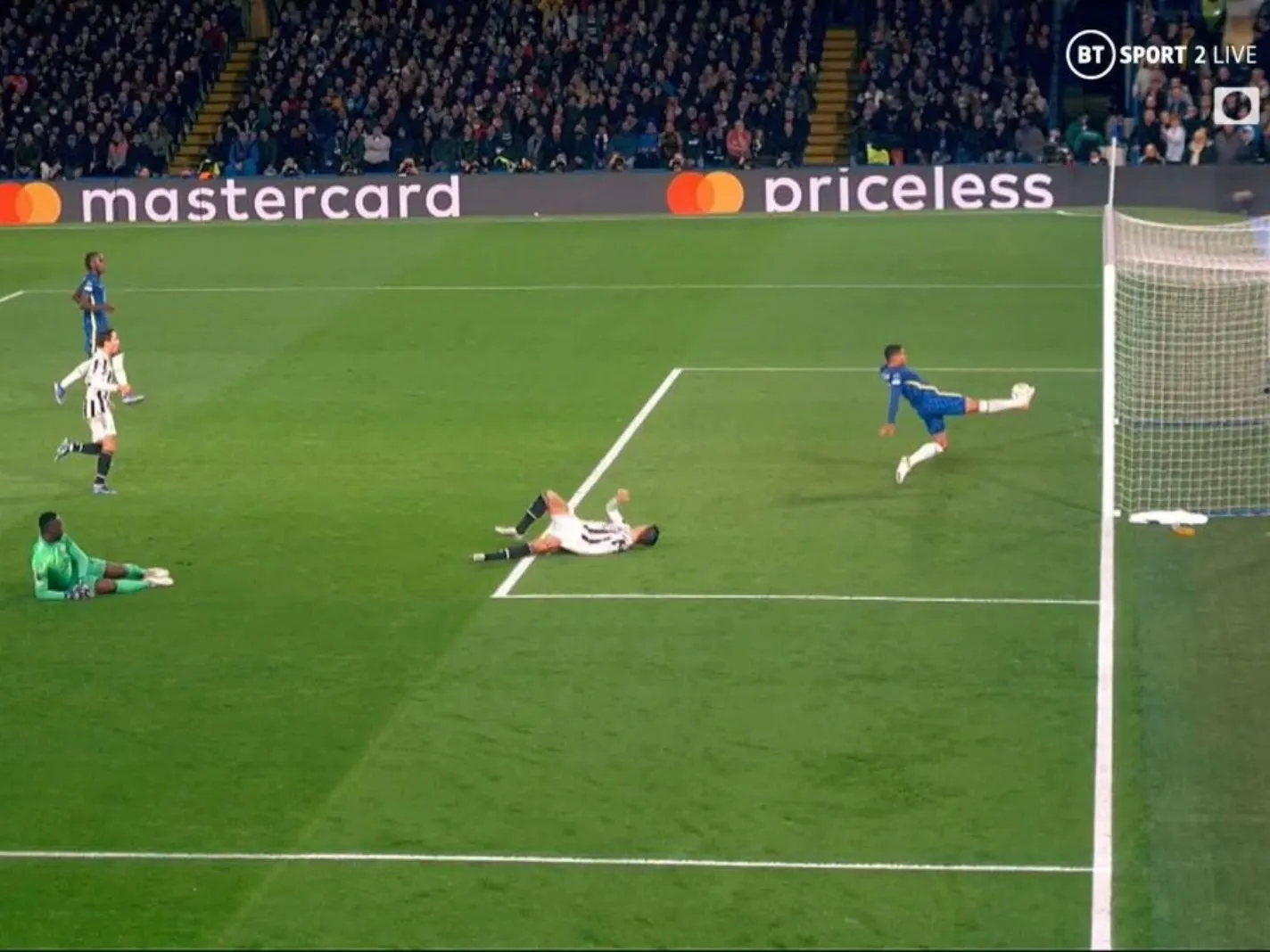 Thiago Silva goal line clearance against Juventus