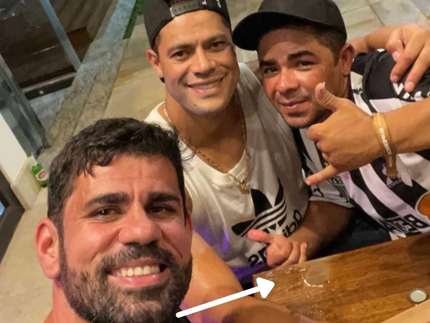 Diego Costa, Hulk and a Atletico Mineiro fan (1)