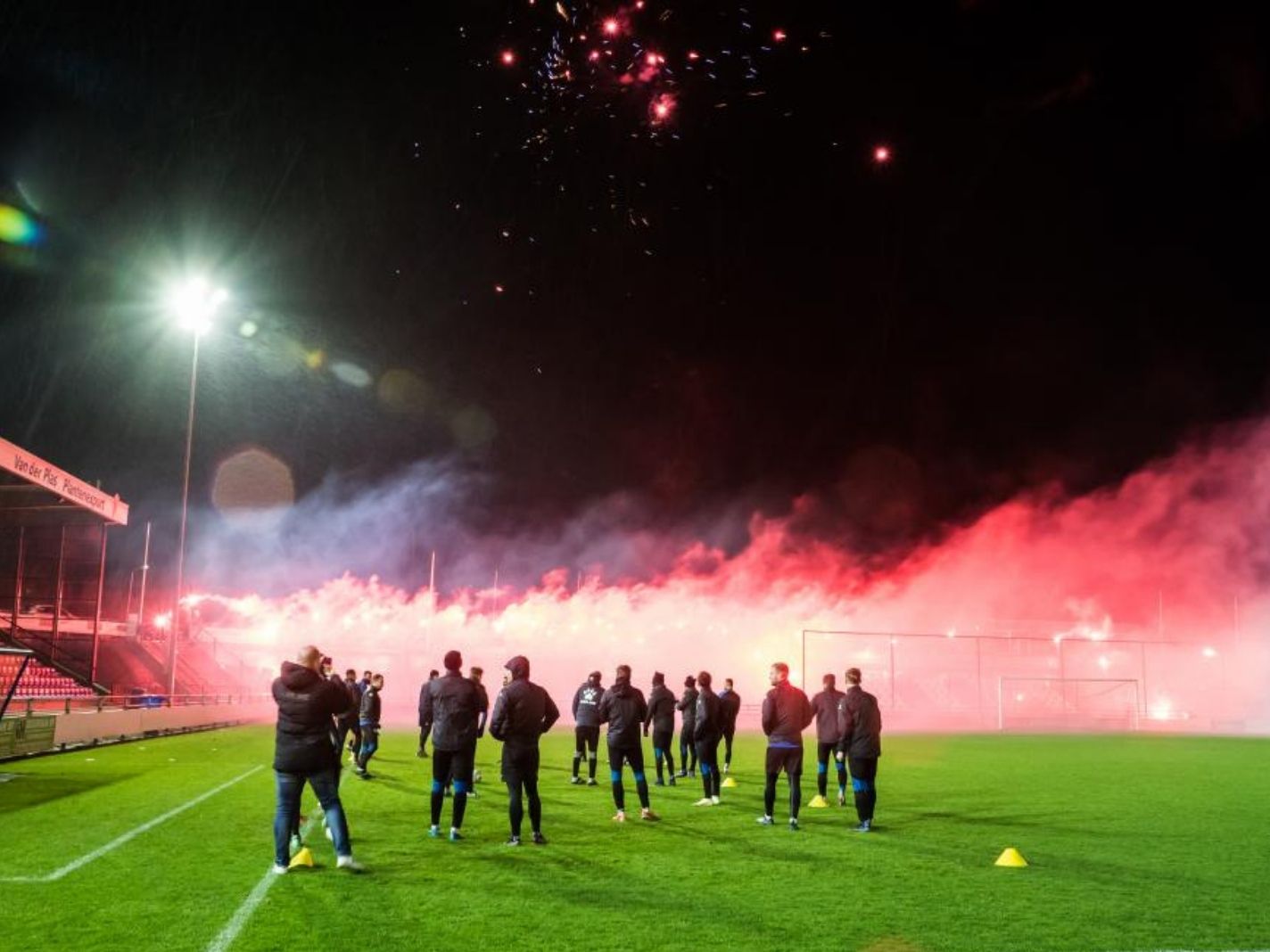 Dutch fans detonate pyro during 5 am training session, prove football fans are crazy