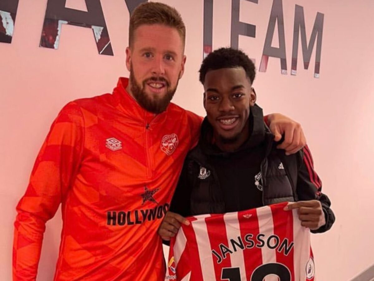 Pontus Jansson and Anthony Elanga swap shirts after Man Utd's win over Brentford