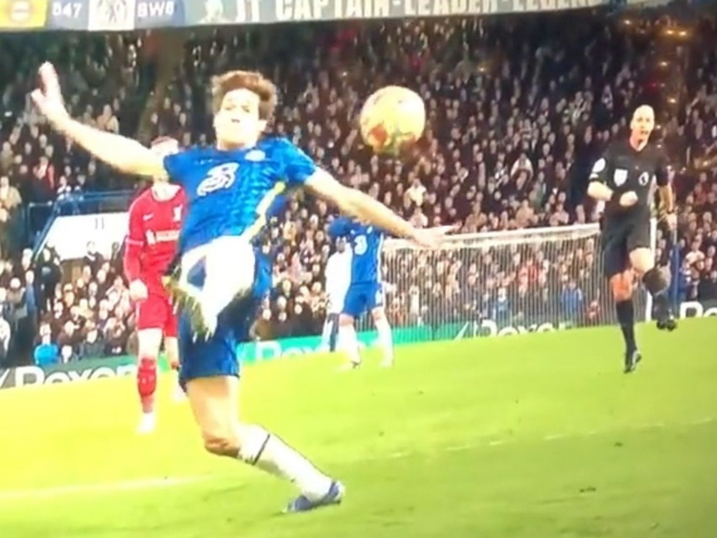 The moment referee Anthony Taylor pretends to shoot the ball during Chelsea-Liverpool