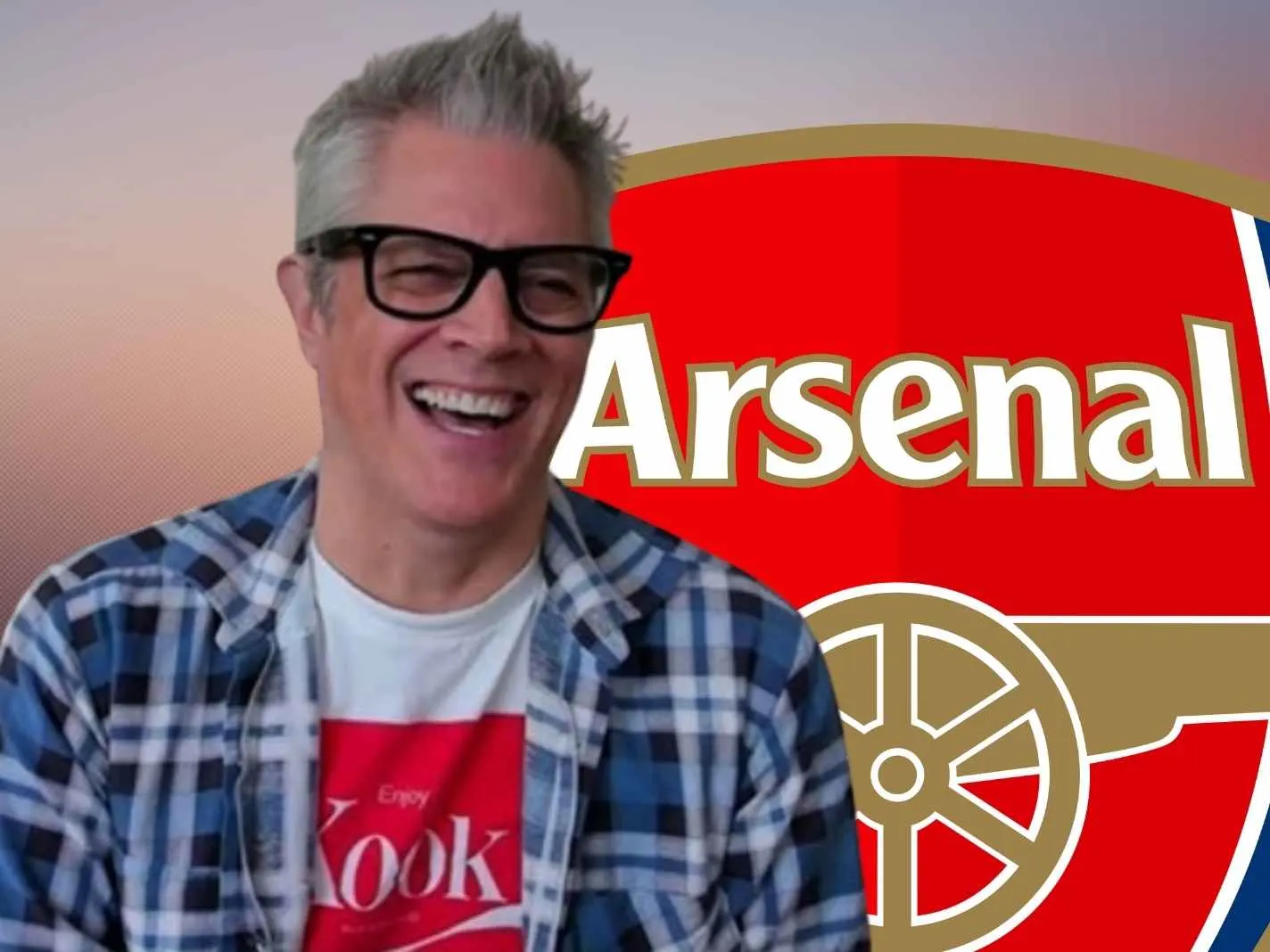 Jackass star Johnny Knoxville might be an Arsenal fan