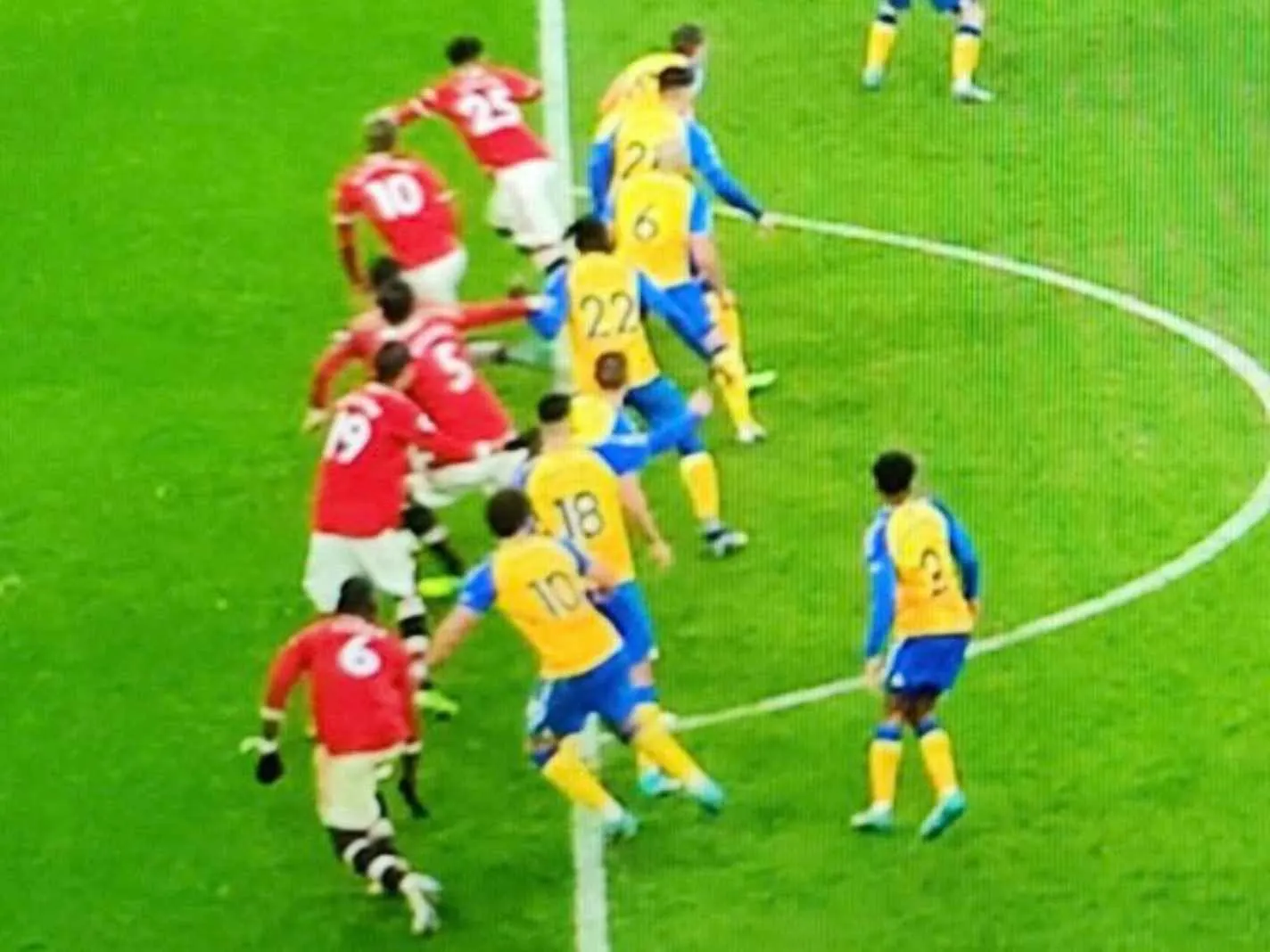 The bizarre moment when Manchester United players were all offside during a set-piece against Southampton