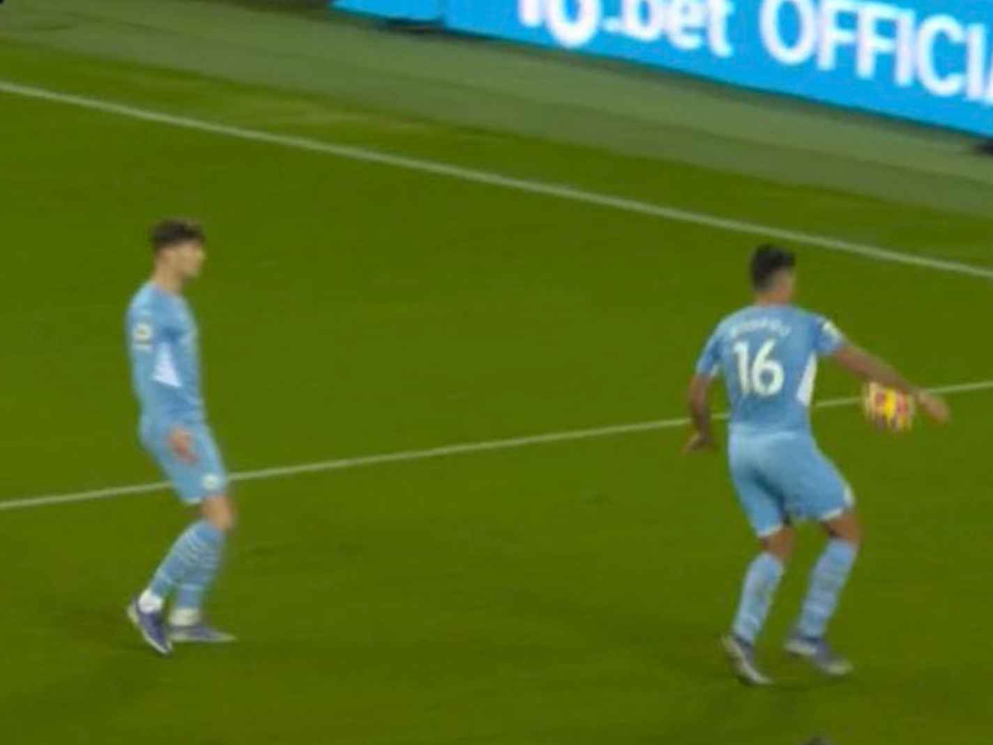 That should have been a penalty for Everton after the most obvious handball from Rodri