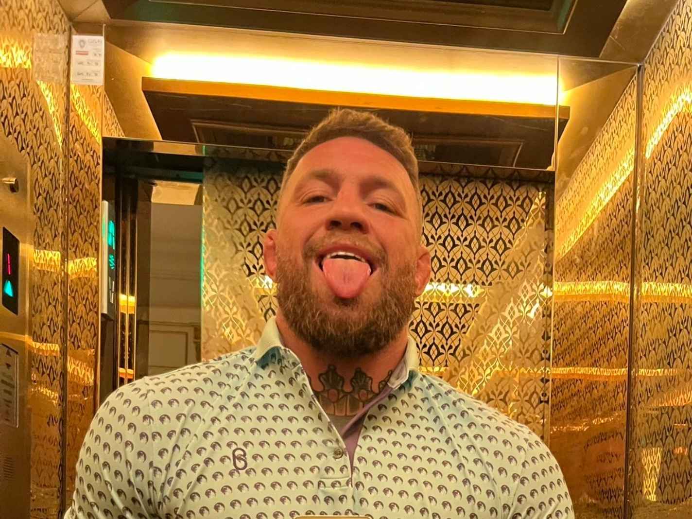 3 tweets by Conor McGregor that highlight his desire to buy Chelsea