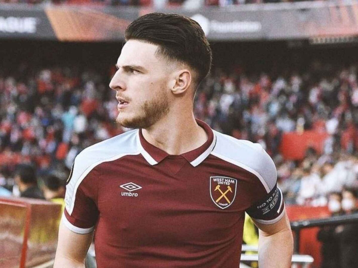 Declan Rice in a sponsorless West Ham kit