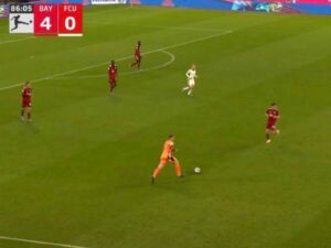 Manuel Neuer caught playing in midfield against Union Berlin
