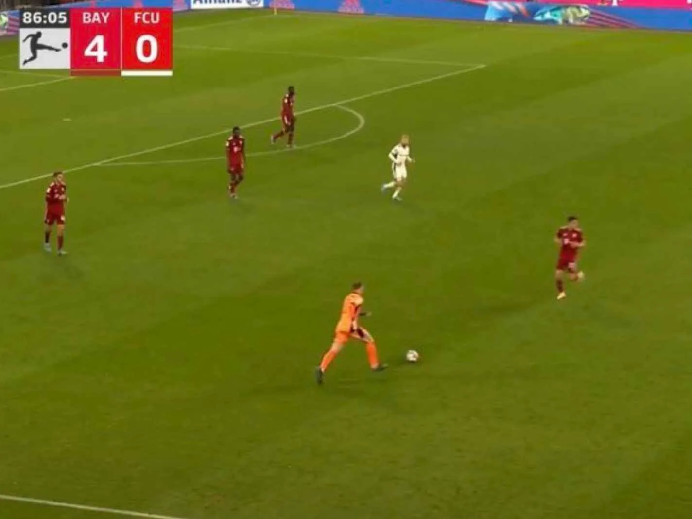 Manuel Neuer caught playing in midfield against Union Berlin