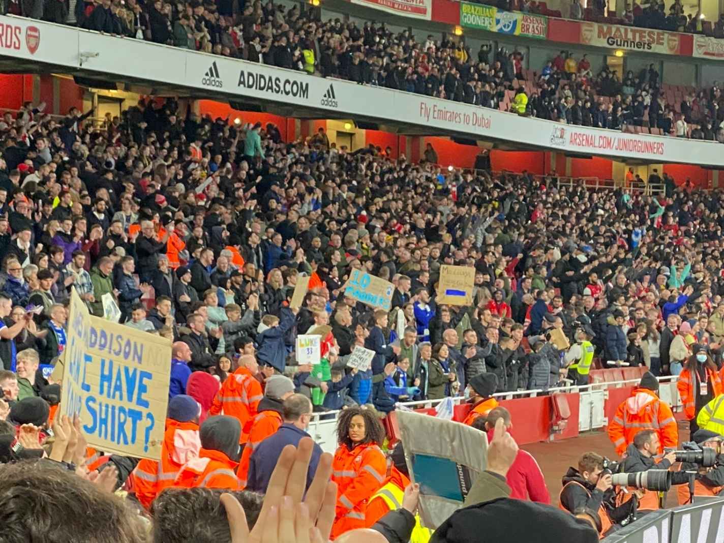 Not sure if football or WWE as ‘sign plague’ engulfs Emirates during Arsenal v Leicester