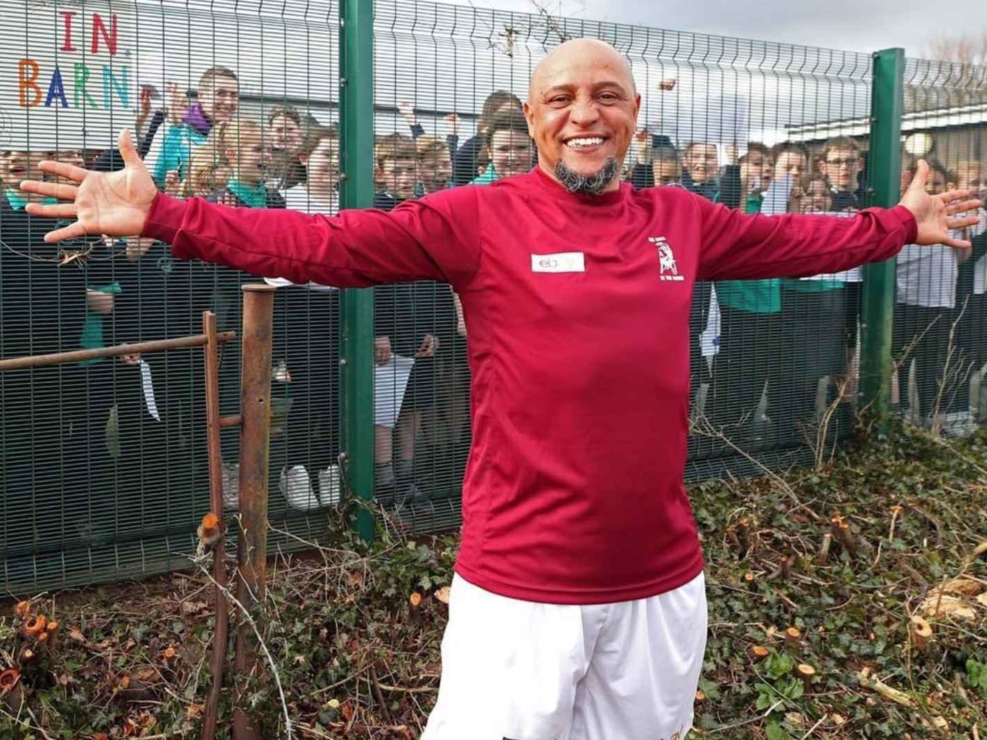 Roberto Carlos turns up for Bull in the Barne United