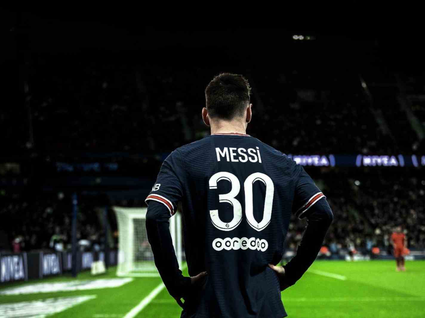 In this image - Lionel Messi in action during a PSG game