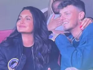 The photo shows Ben White watching Arsenal's game against Leeds United alongside his girlfriend Milly Adams.