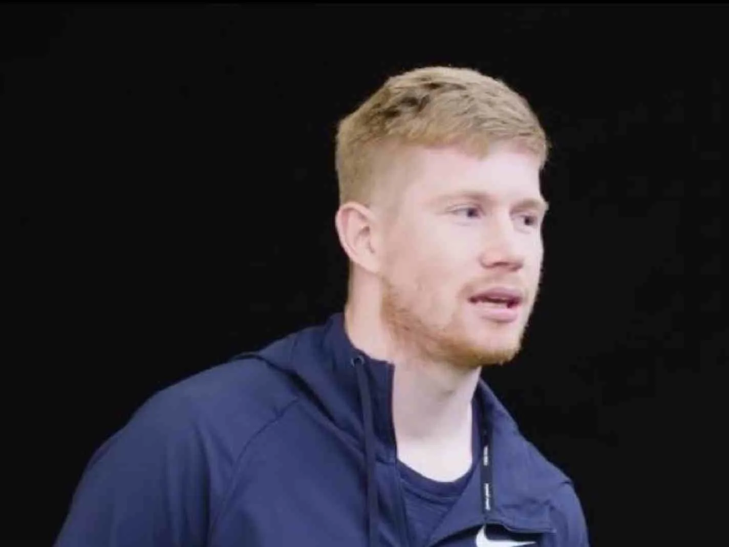 The photo shows Kevin De Bruyne during his interview with Wow Hydrate.