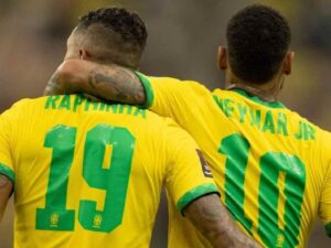 The photo shows Neymar with his left hand wrapped around Raphinha's neck during a Brazil match.