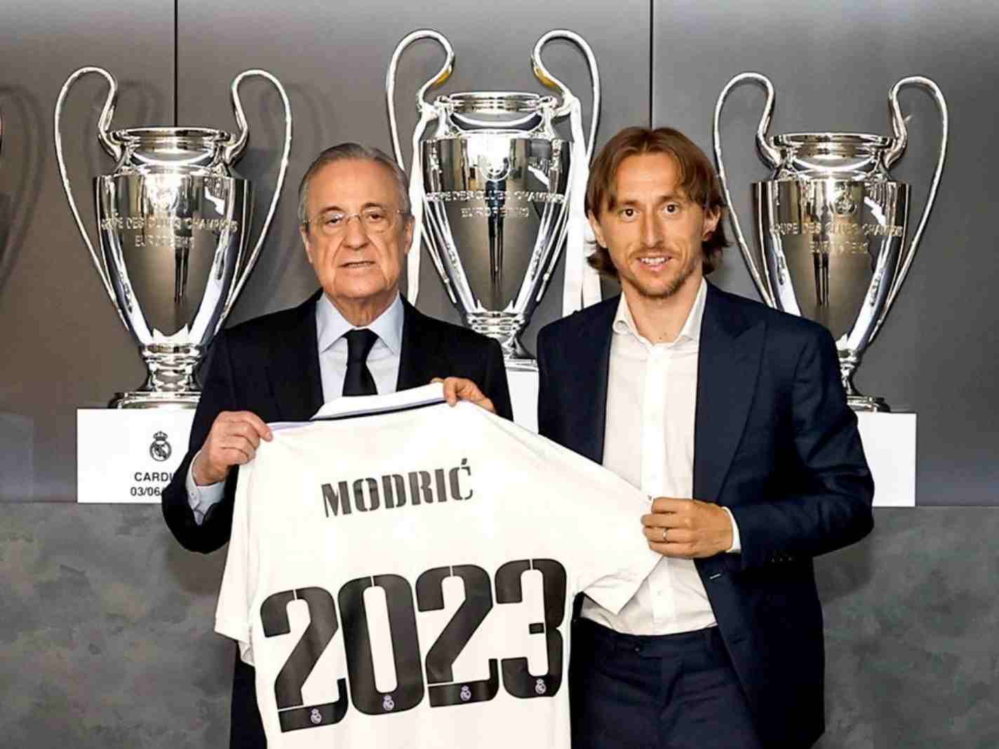 Florentino Perez and Luka Modric holding a 'Modric 2023' shirt