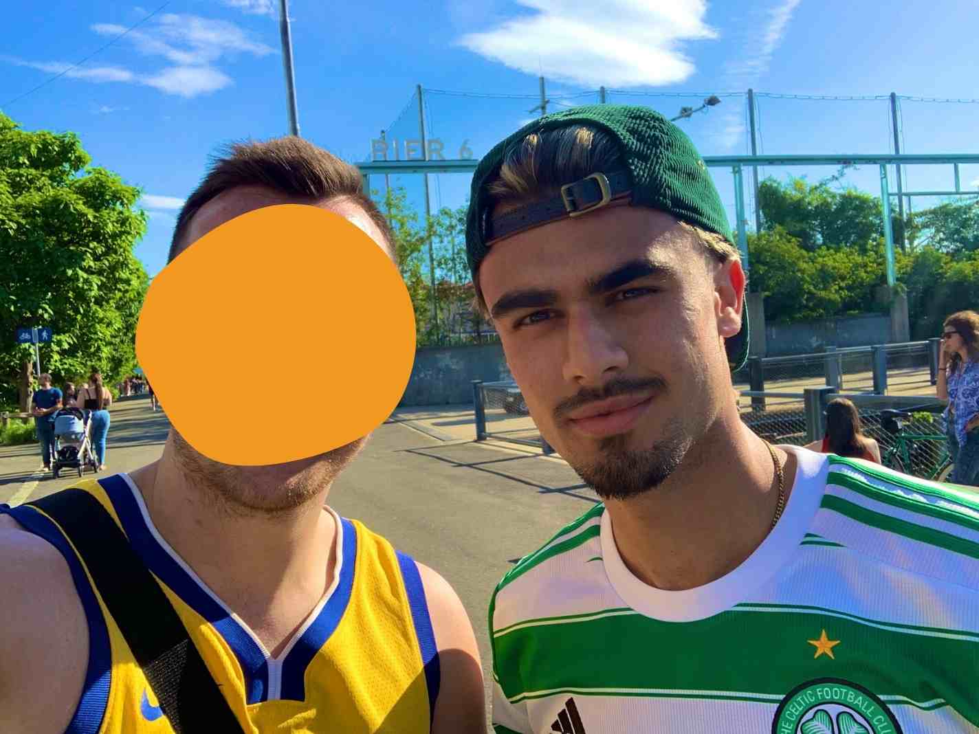 Photo of Jota (right) with a fan in New York.