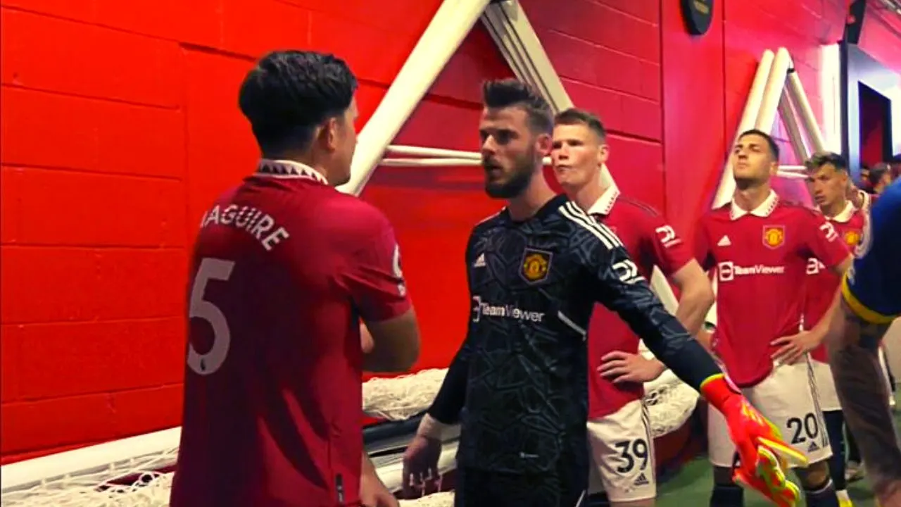 De Gea telling Maguire that were standing on the wrong side of the tunnel before kick-off against Brighton