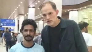 Thomas Tuchel with an Indian Chelsea fan in Kerala