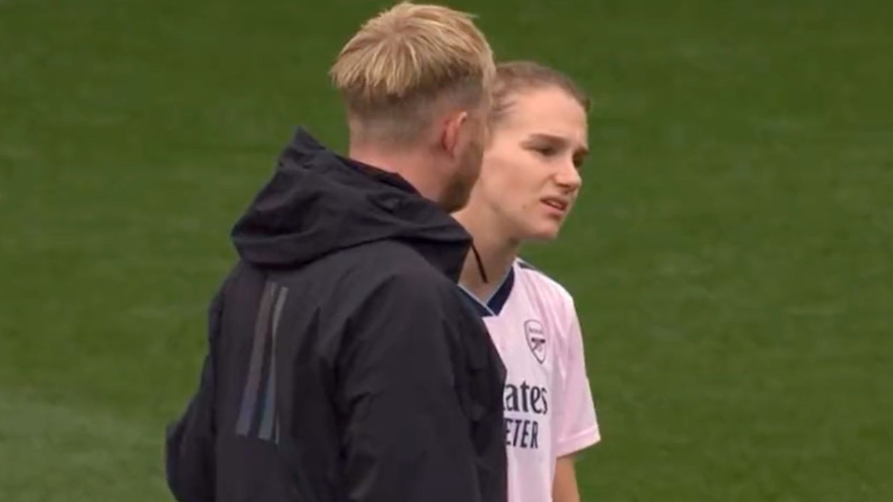 Explaining The Uneasy Moment Between Vivianne Miedema And Jonas Eindvall