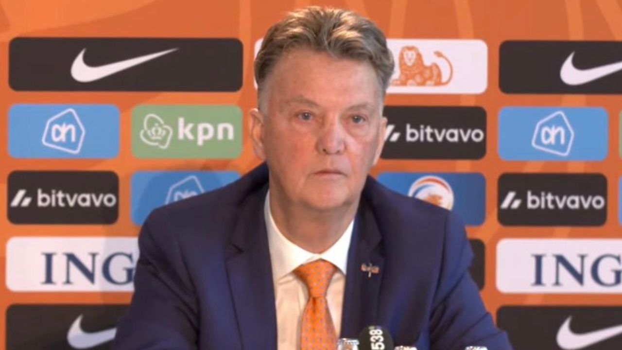 Louis Van Gaal Makes More Crazy Quotes, Talks Underpants And Naked Players