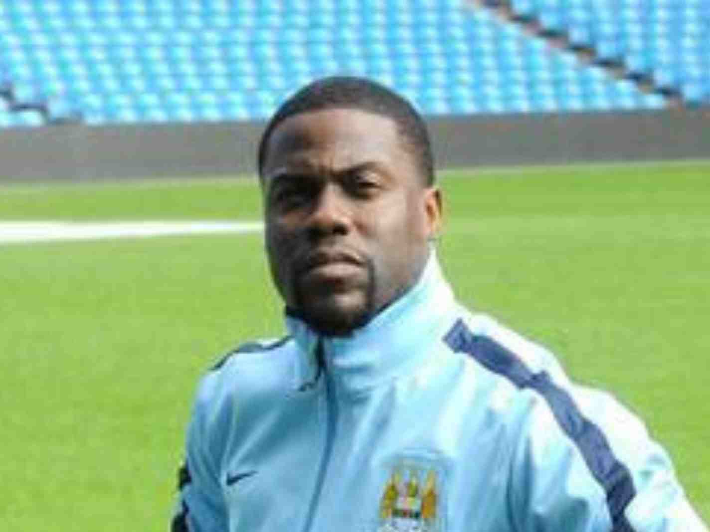 Unpacking the viral photo of Kevin Hart in Man City jacket