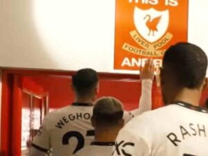 Wout Weghorst touching the This Is Anfield sign