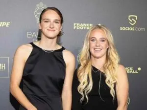 Vivianne Miedema and Beth Mead