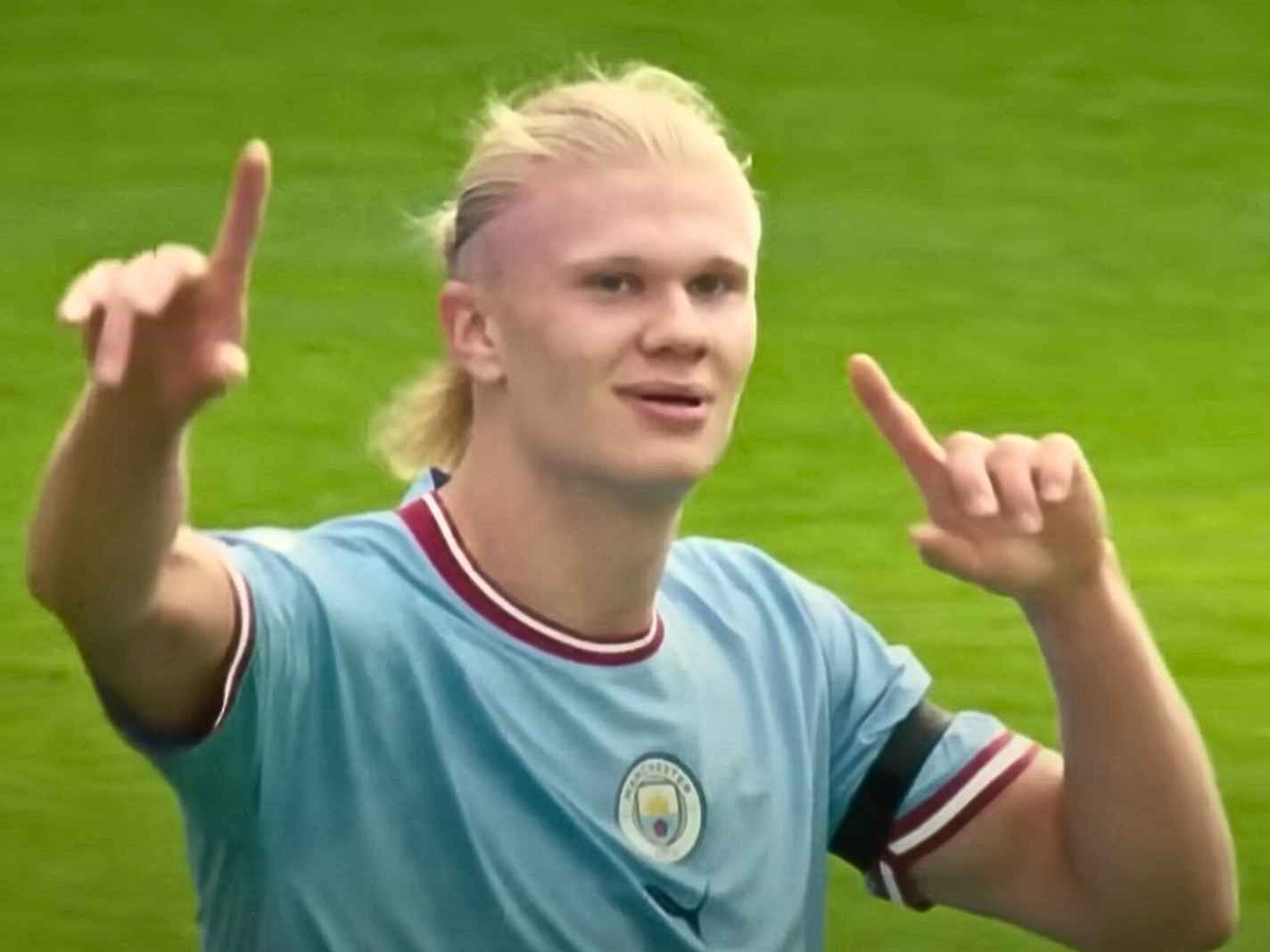 Look: Erling Haaland Goes Full Man City Fanboy with Old School Coffee Mug and 2016 Home Kit