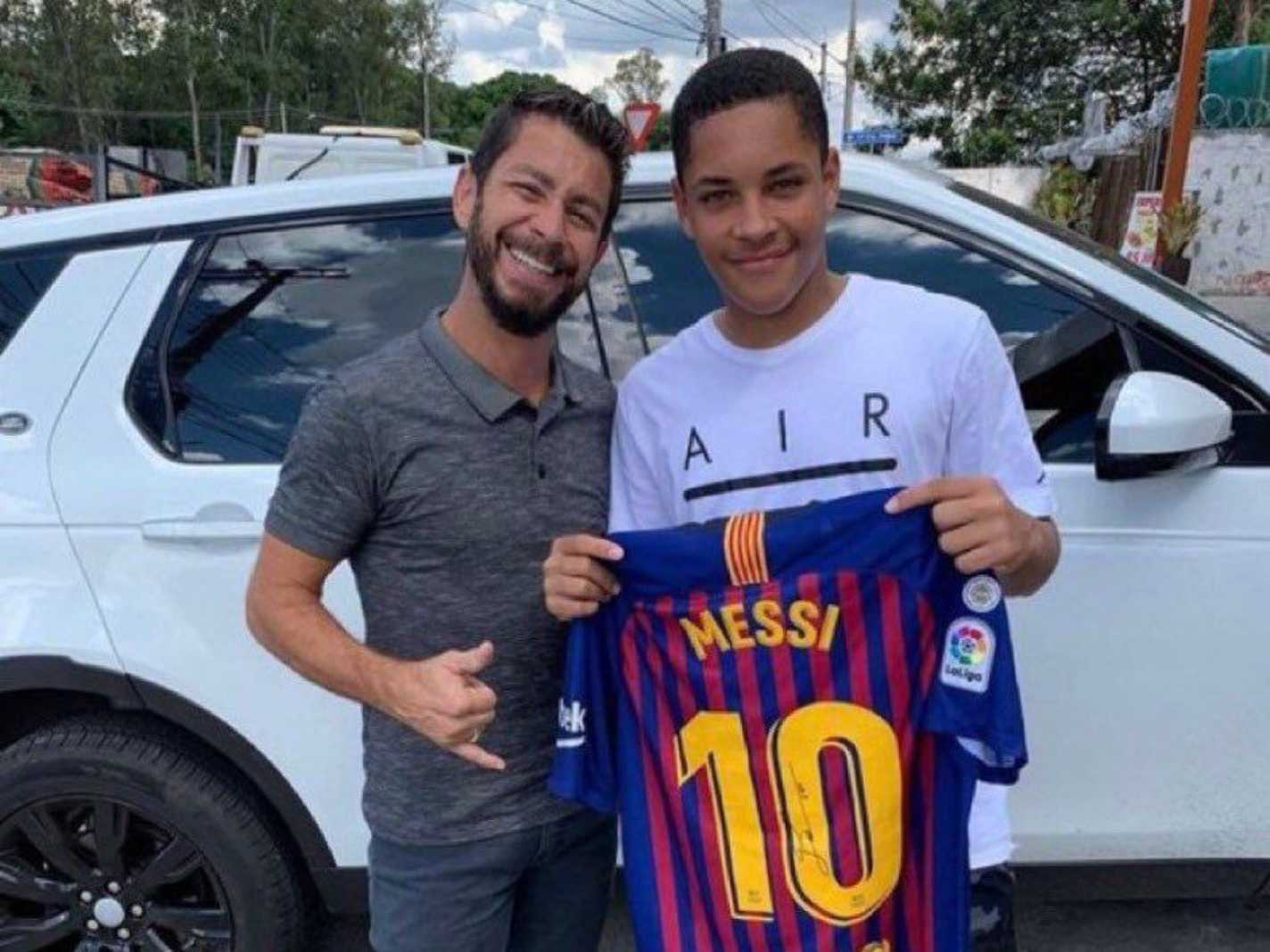 Vitor Roque Recreates Nostalgic Childhood Moment with His Agent After Signing For Barcelona