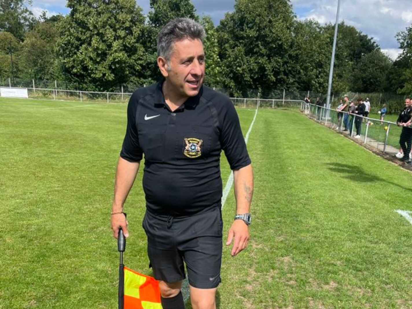 Sunday League Linesman Stuns Crowd with High-End Balenciaga Football Boots – Here’s What They Cost