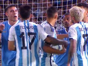 Rodrigo de Paul’s bromance with Messi mocked with brutal gesture from Manuel Ugarte (1)